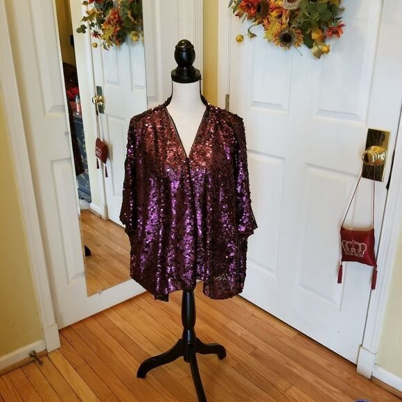 GLAM BLACK CHERRY SEQUIN CAPE - Picture 4 of 6